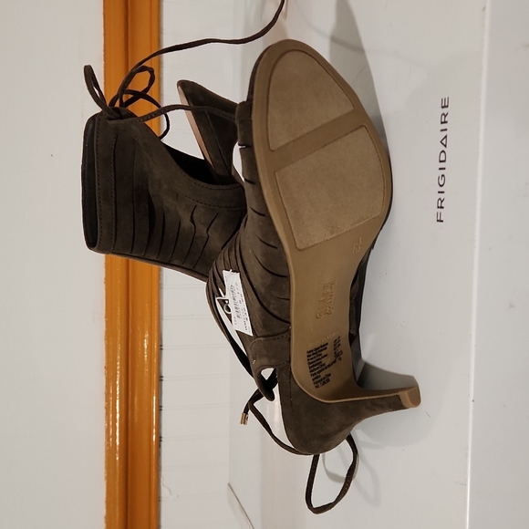 Olive Green NWT Never worn - Picture 2 of 2